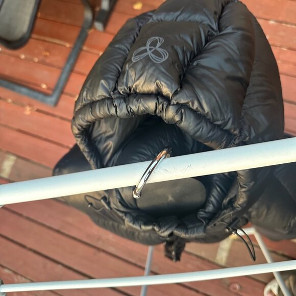 Black Aritzia TNA Super Puff - Picture 3 of 4